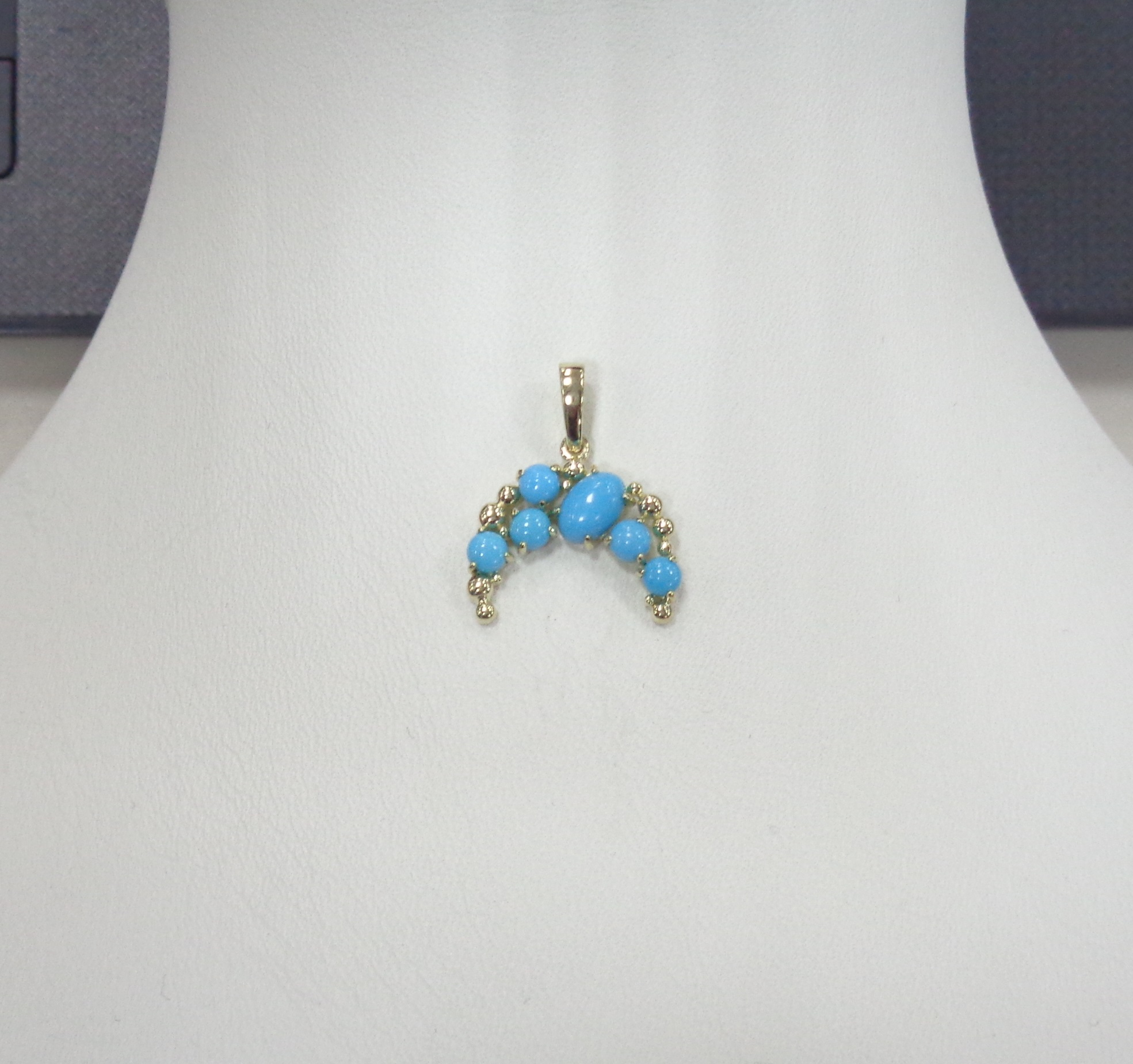 Подвеска из желтого золота с бирюзой "Лунница"